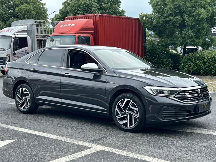 Sagitar 2025 facelift three 300TSI DSG transcendent version