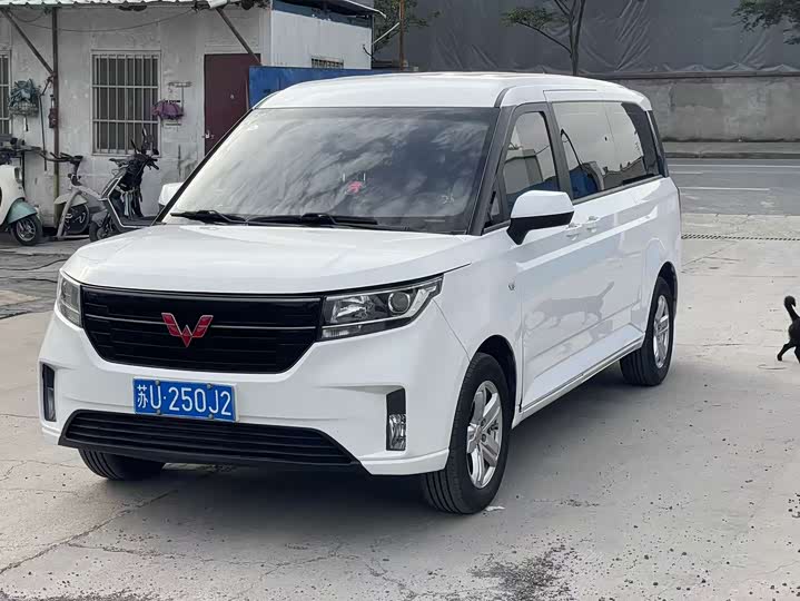 Wuling Zhengcheng 2021 1.5T manual luxury model