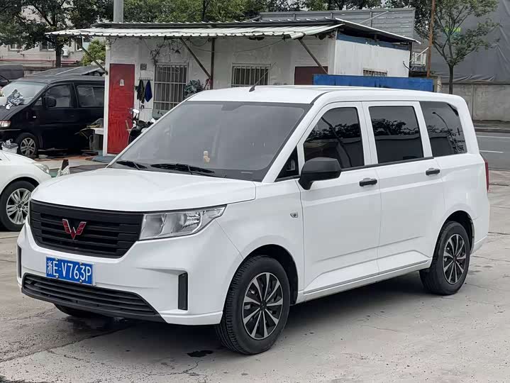 Wuling Hongguang PLUS 2020 1.5L manual standard type 5 seats