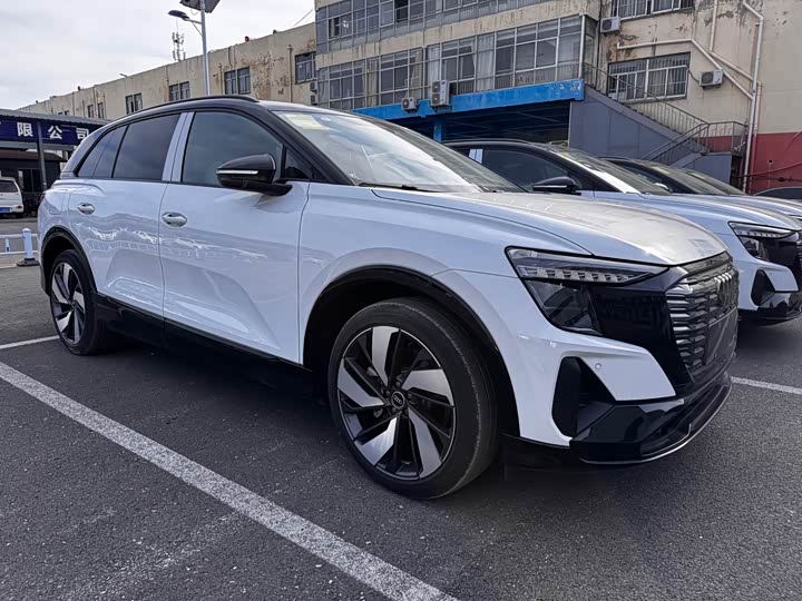 Audi Q5 e-tron 2023 40 e-tron Shiny Mecha Suit
