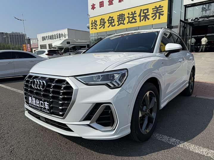 Audi Q3 2022 35 TFSI Fashionable and Dynamic