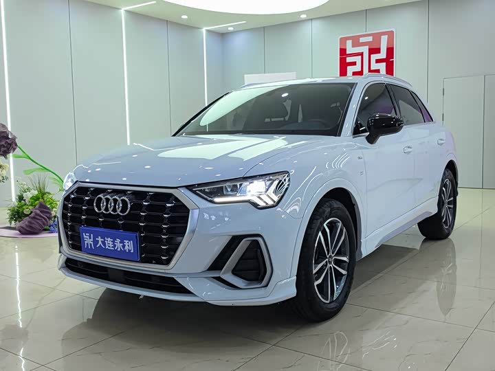 Audi Q3 2023 35 TFSI aggressive and dynamic model (1.4T)