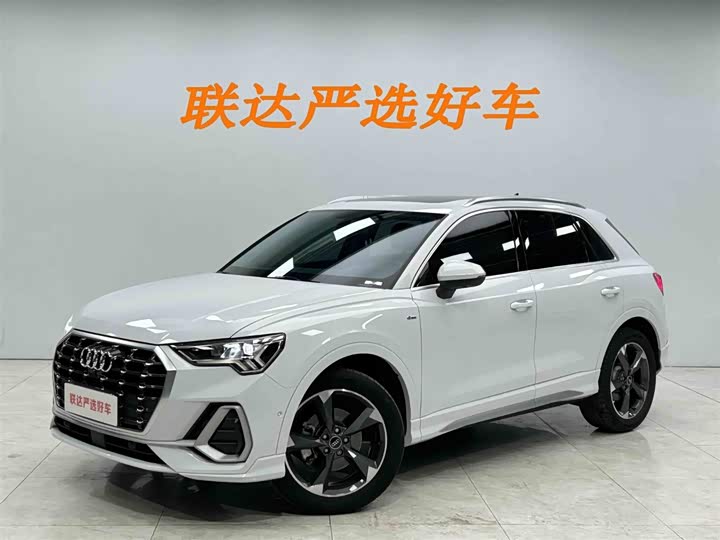 Audi Q3 2022 35 TFSI Fashionable and Dynamic