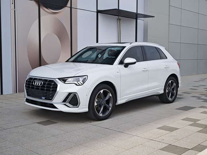 Audi Q3 2021 35 TFSI Fashionable and Dynamic