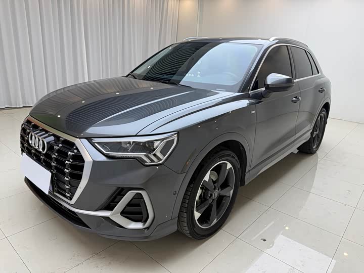 Audi Q3 2022 35 TFSI Fashionable and Dynamic