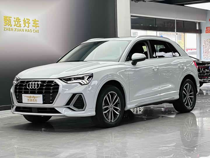 Audi Q3 2021 35 TFSI aggressive and dynamic