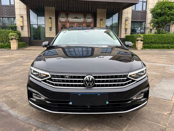 Magotan 2023 2 Million Edition 330TSI DSG Luxury