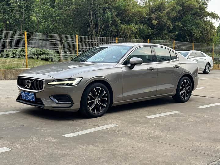 Volvo S60 2021 T4 Momentum Luxury Edition