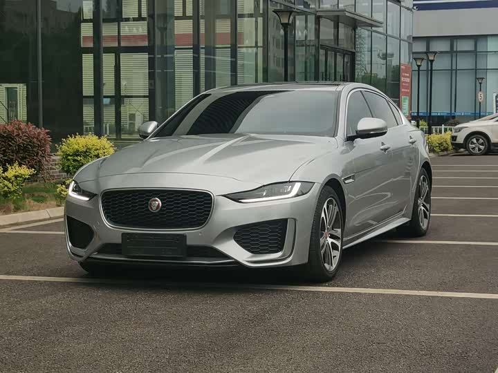 Jaguar XEL 2024 2.0T 250PS R-DYNAMIC S aggressive sports version