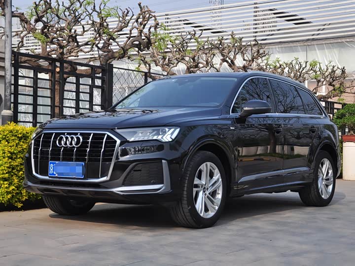 Audi Q7 2021 45 TFSI quattro S line sports