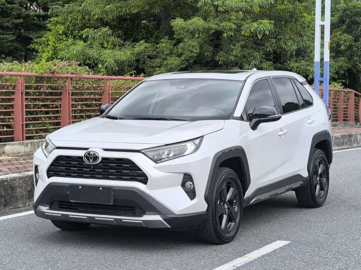 RAV4 Rongfang 2022 2.0L CVT four-wheel drive fashion Plus version