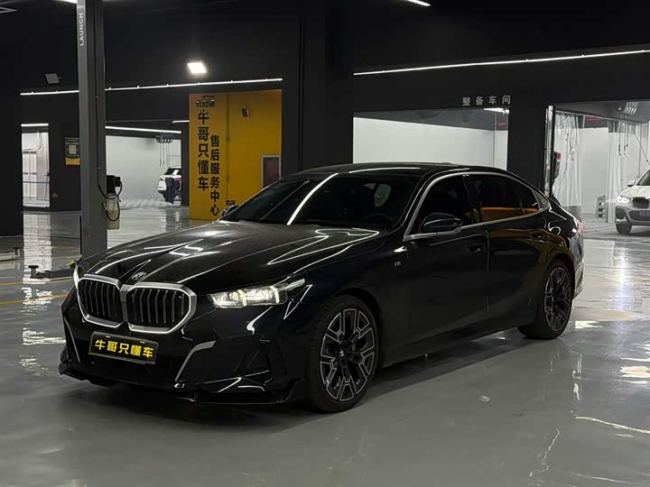 2025 BMW 5 Series 2025 530Li Exclusive M Sports Package