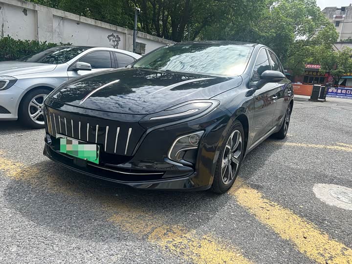 Hongqi E-QM5 2021 Charging Qixiang Edition