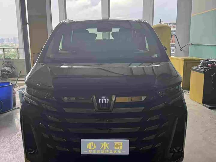 Vellfire 2024 Crown Hybrid 2.5L Executive Lounge