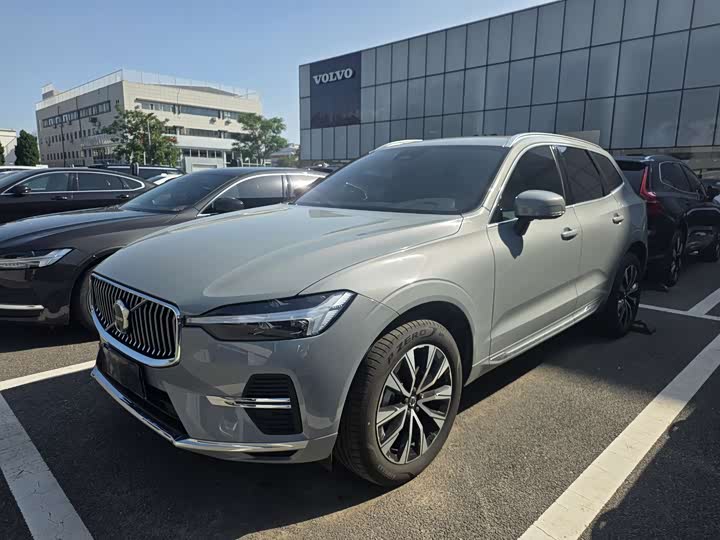 Volvo XC60 2025 B5 four-wheel drive Zhiyuan luxury version