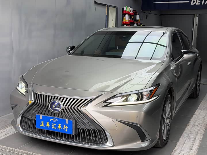 Lexus ES 2020 300h Excellence Edition