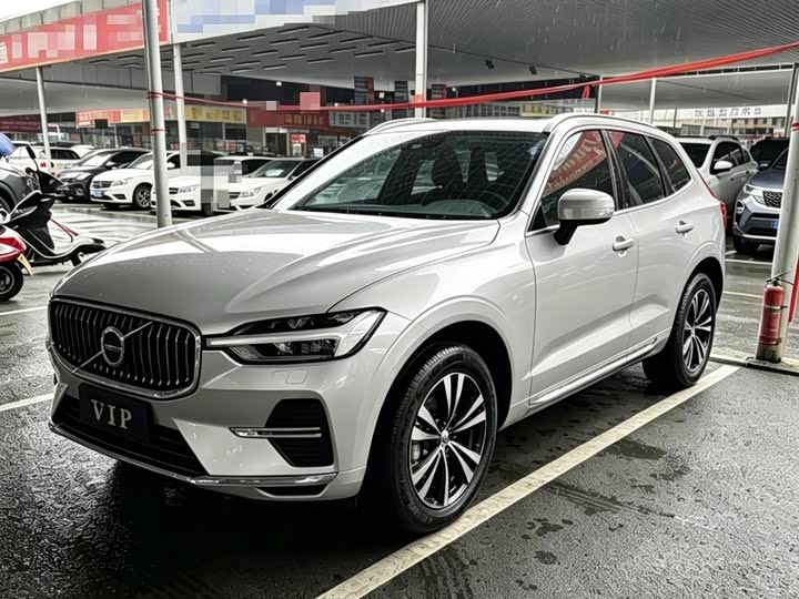 Volvo XC60 2025 B5 four-wheel drive Zhiyi Luxury Edition