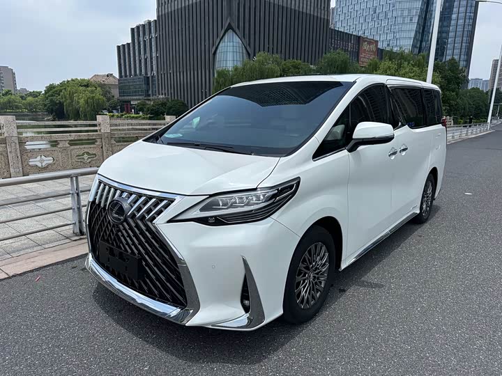 Lexus LM 2020 300h four-seat Royal Edition