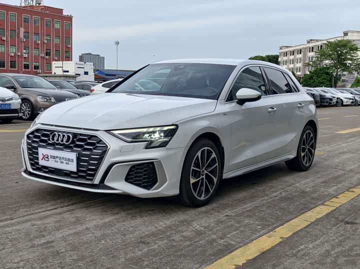 Audi A3 2022 Sportback 35 TFSI aggressive sports model