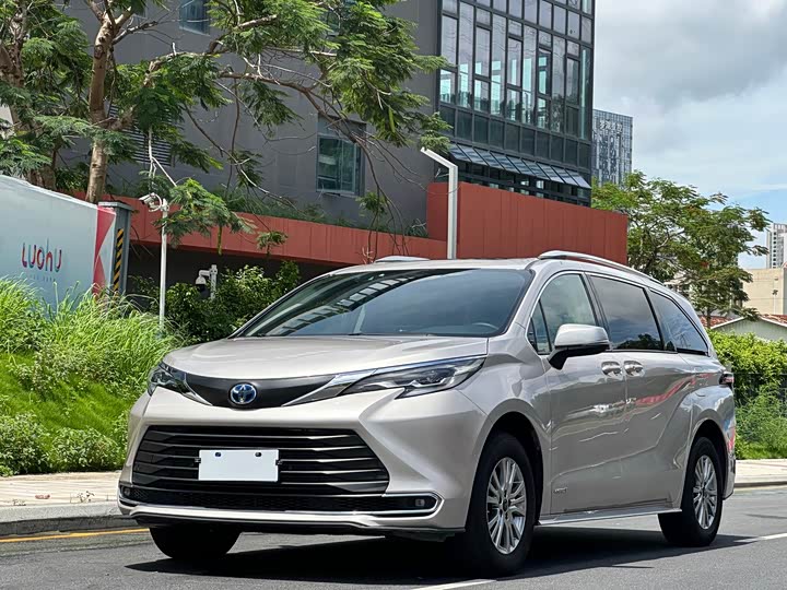SIENNA 2021 2.5L Hybrid Comfort Edition