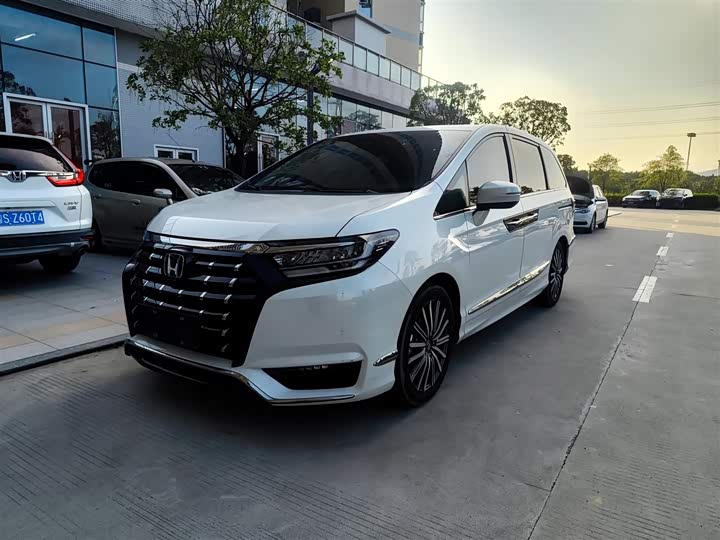 Alison 2022 2.0L e:HEV Deluxe Edition