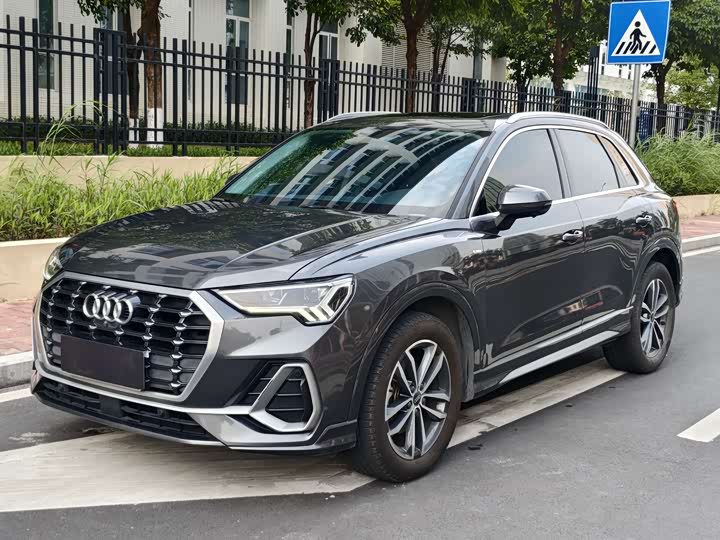 Audi Q3 2021 35 TFSI aggressive and dynamic