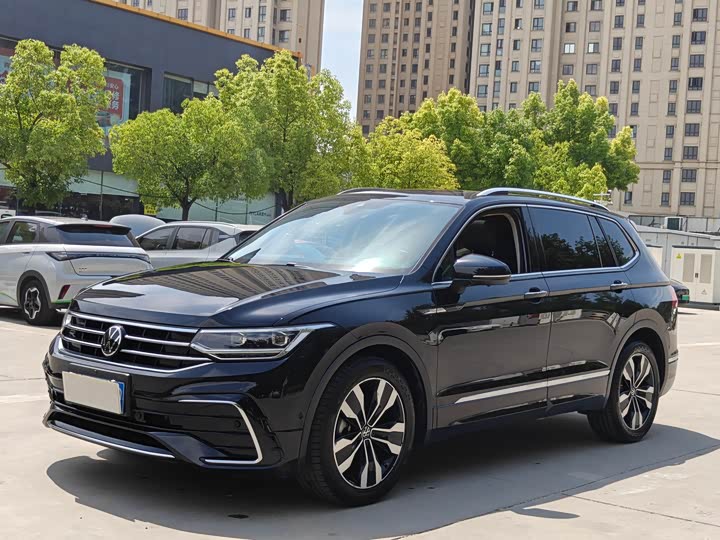 Tiguan L 2023 330TSI automatic two-wheel drive R-Line version