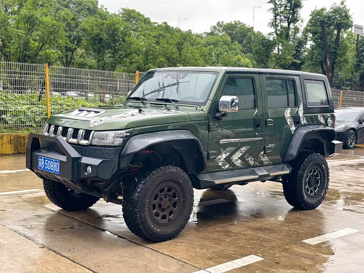 Beijing off-road BJ40 2020 2.3T automatic four-wheel drive rainforest crossing version