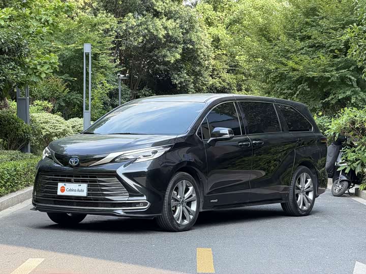 SIENNA 2023 2.5L Hybrid Premium Edition