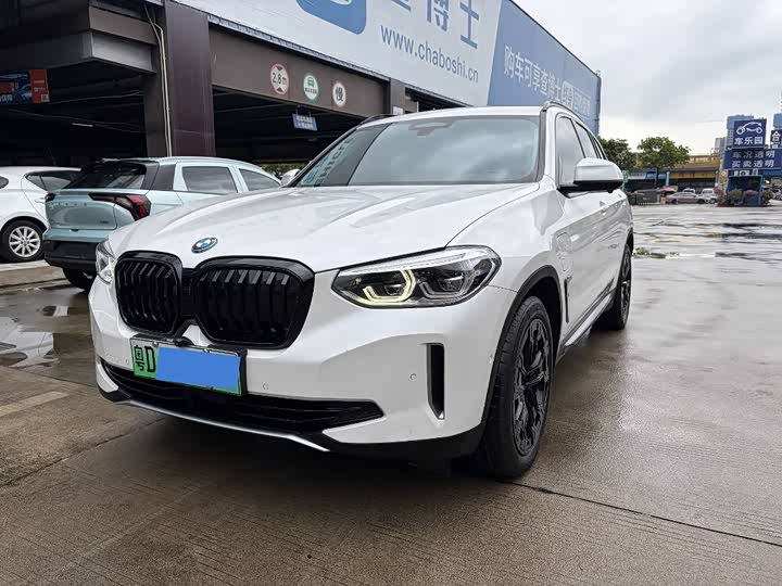 BMW iX3 2021 leading model