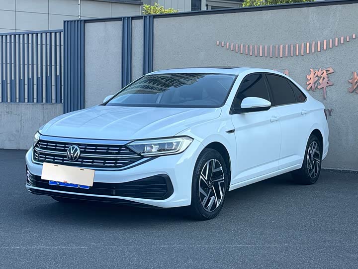 Sagitar 2024 300TSI DSG Flyover Edition