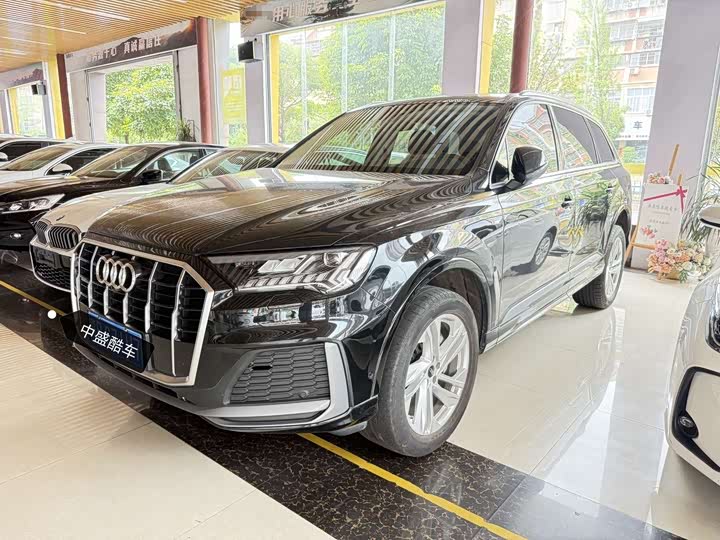Audi Q7 2023 45 TFSI quattro S line sports