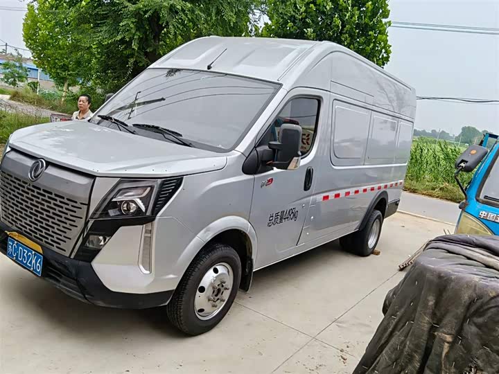 Yufeng 2023 V9 2.3T manual rear drive rear twin tires cargo box long axle high roof 3 seats