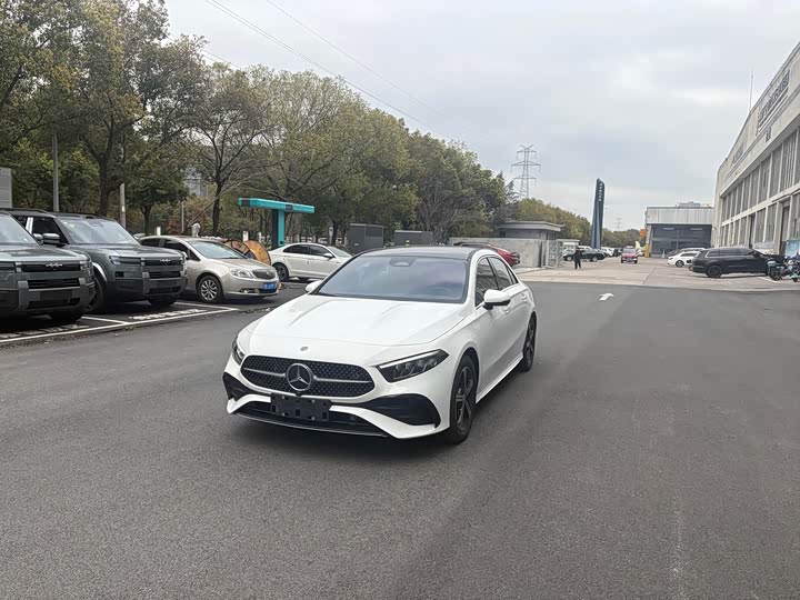 Mercedes-Benz A-Class 2024 A 200 L Dynamic