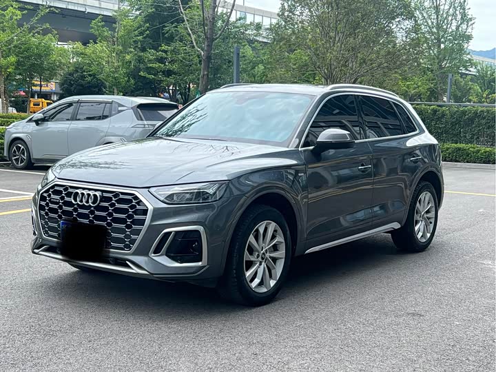 Audi Q5L 2022 40T luxury and dynamic model