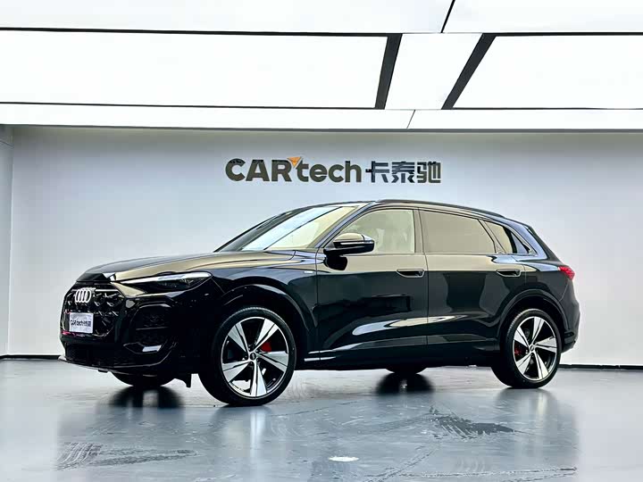 Audi Q5L 2026 2.0T smart hybrid exclusive model