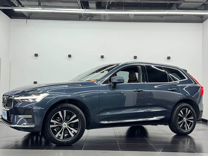 Volvo XC60 2023 model B5 four-wheel drive Zhiyi luxury version