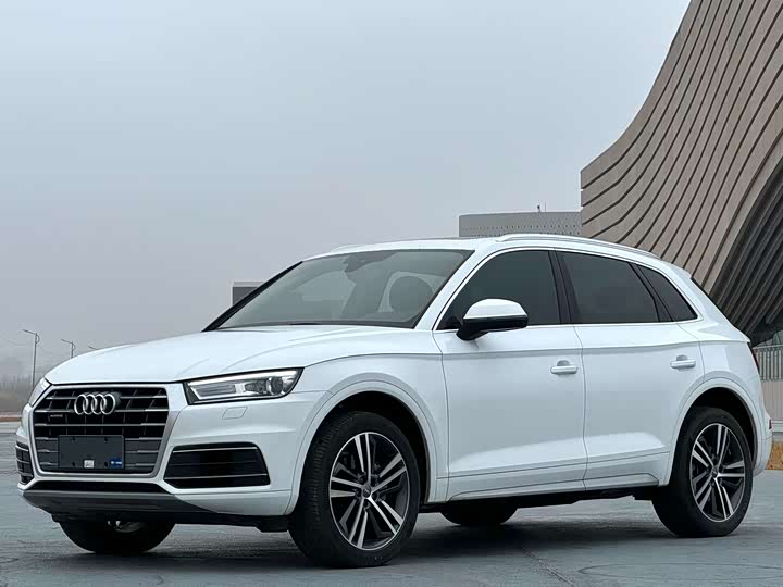 Audi Q5L 2020 40 TFSI enjoys fashionable style
