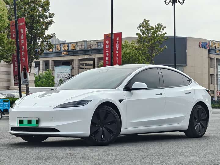 Model 3 2023 model long range all-wheel drive version