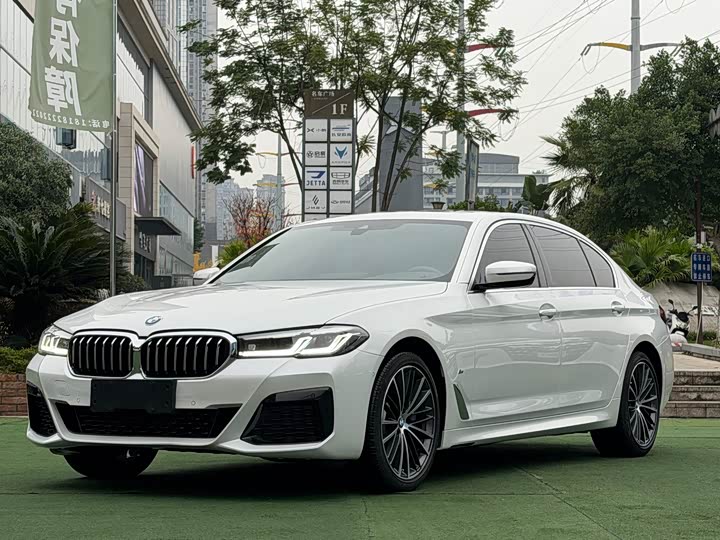 BMW 5 Series 2023 facelift 530Li leading M sports package