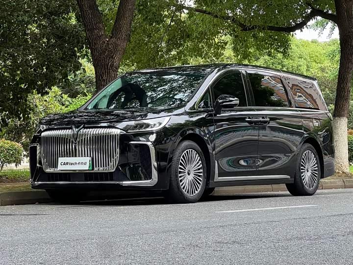 Lantu Dreamer 2025 PHEV four-wheel drive premium Kunpeng version