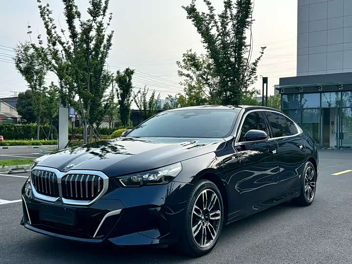 BMW 5 Series 2025 525Li M Sports Package