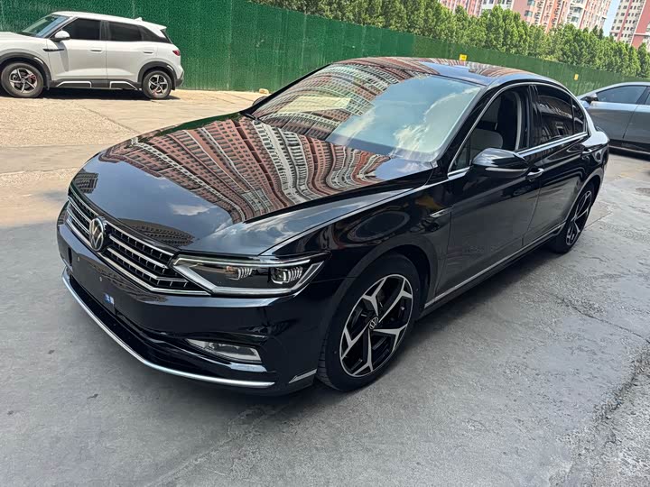 Magotan 2023 2 Million Edition 330TSI DSG Luxury