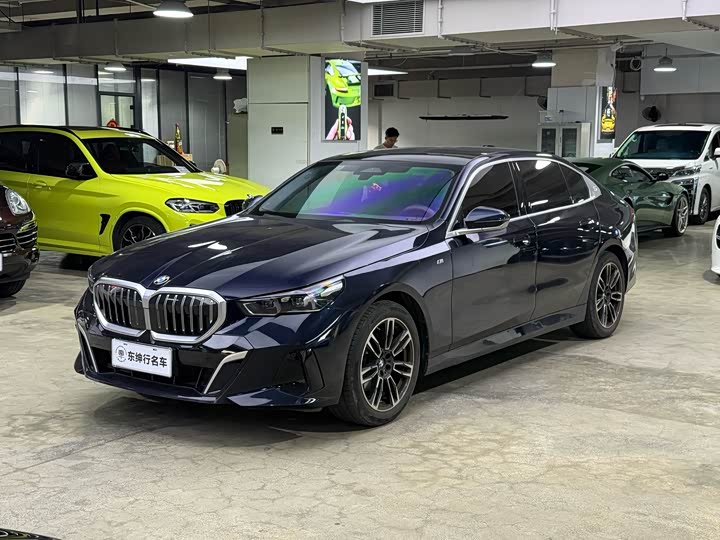 BMW 5 Series 2024 525Li M Sports Package