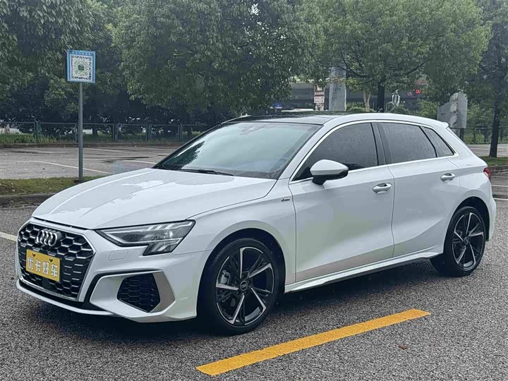 Audi A3 2021 Sportback 35 TFSI stylish and sporty