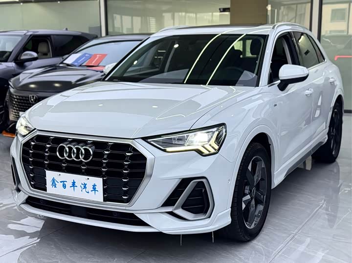 Audi Q3 2022 35 TFSI Fashionable and Dynamic