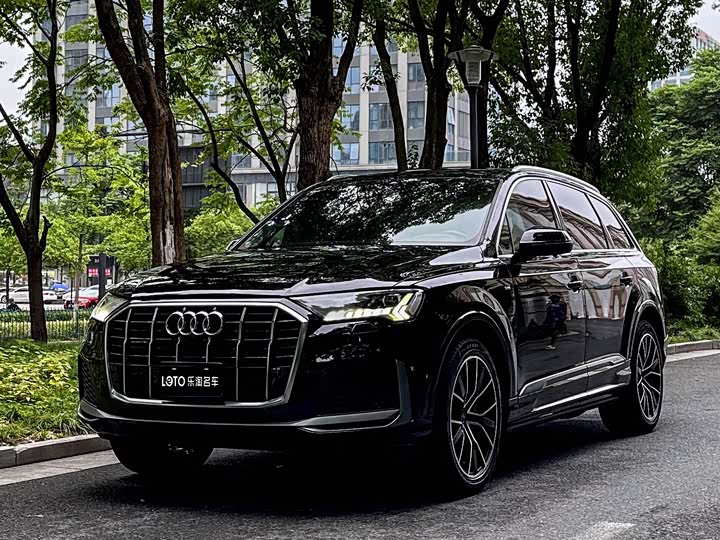 Audi Q7 2021 55 TFSI quattro S line sports version