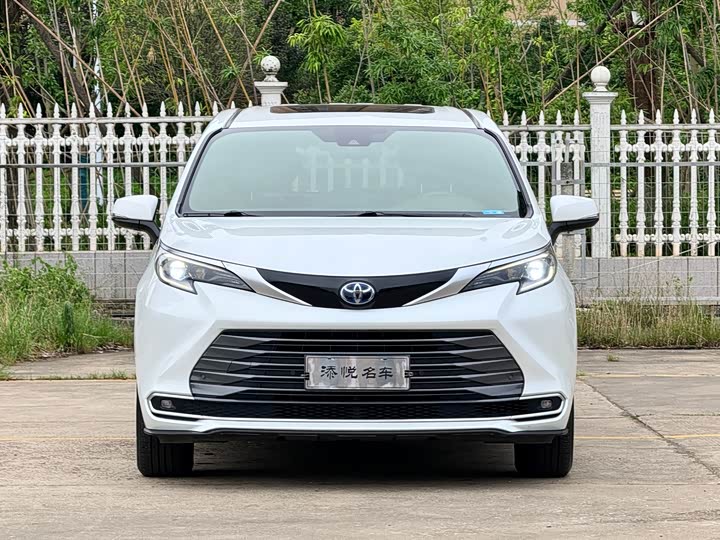 SIENNA 2023 2.5L Hybrid Premium Edition