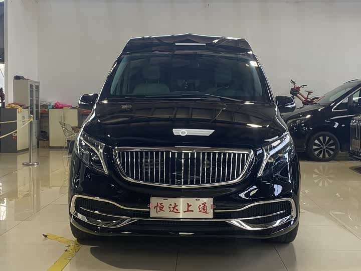 Mercedes-Benz V-Class 2024 2.0L high-roof customized version