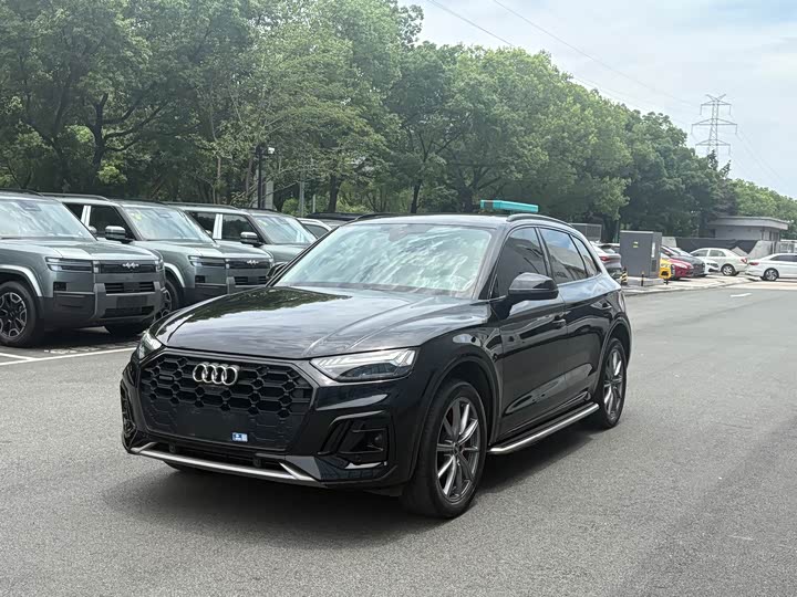 Audi Q5L 2022 40T luxury and dynamic model